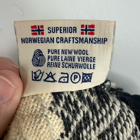 Dale of Norway 100% Merino Wool Fair Isle Skier Garmisch Winter Hat - Picture 4 of 6